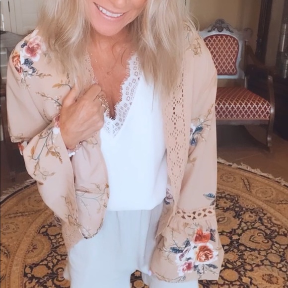 Floral Bell Sleeve Kimono - Picture 4 of 4